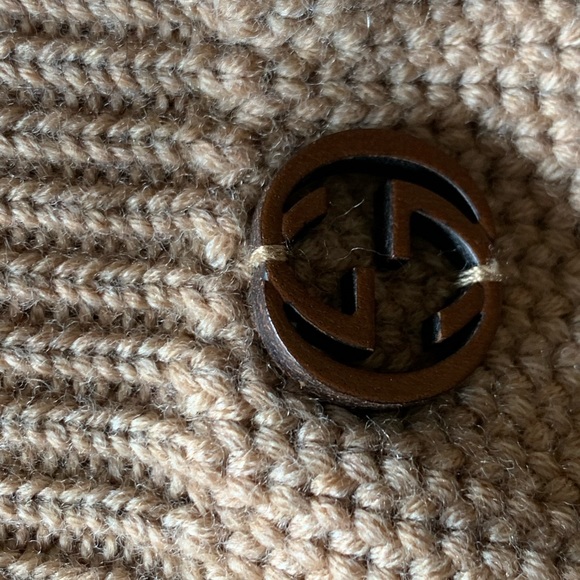 GUCCI Rear 100% Wool Sweater with wood LOGO GG on side.Hard to find. s M - Picture 6 of 16